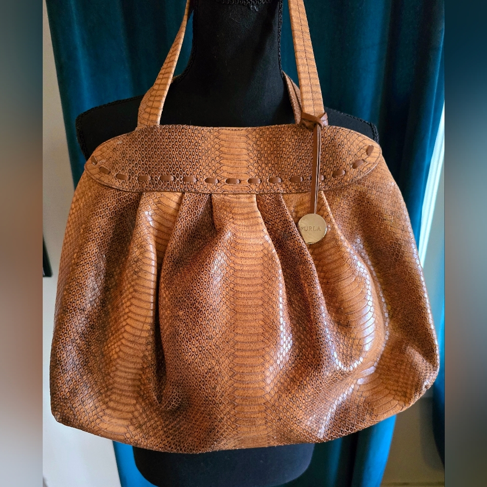 😍 FURLA LEATHER SHOULDER BAG PURSE 😍 IN GREAT CONDITION!